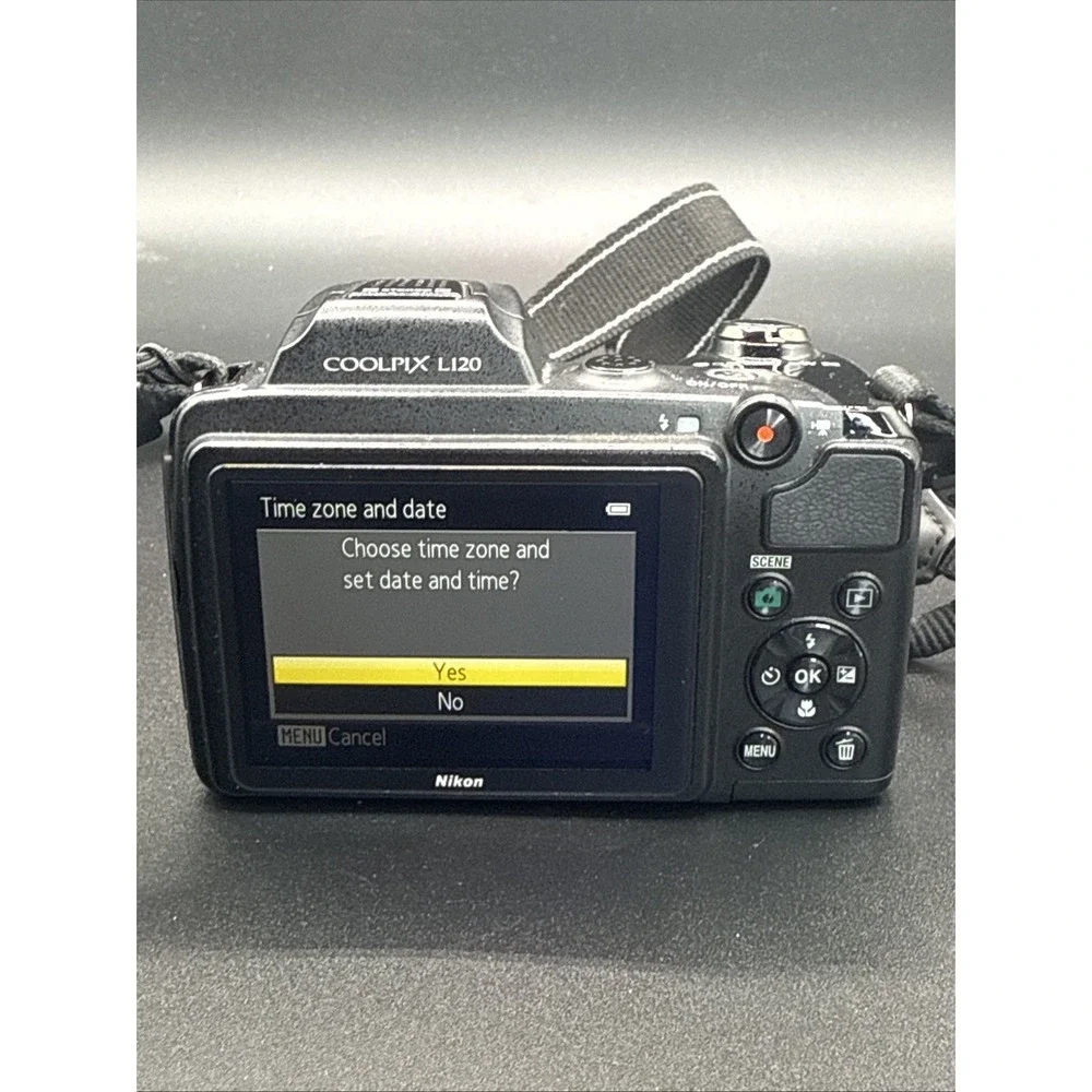 Nikon COOLPIX L120 14.1MP Digital Bridge Camera - Black - W/ Case - TESTED